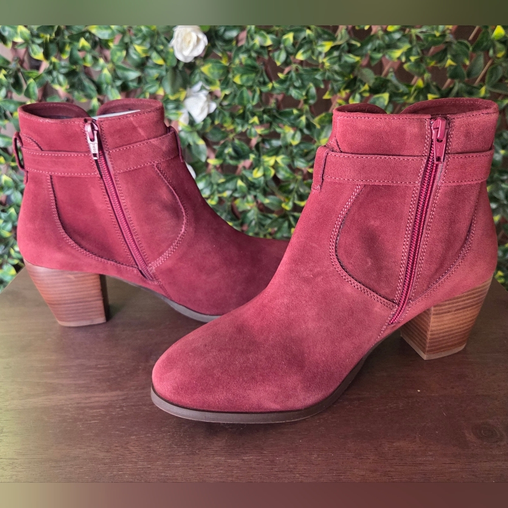 Burgundy Suede Booties Leather Gold Buckle Zipper Block Heel Diba Size 9 NWOB